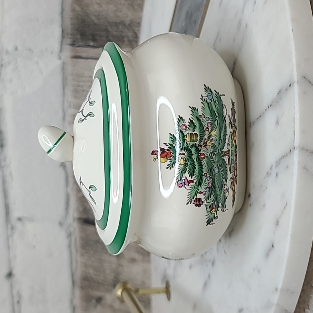 Spode Christmas Tree Classic Holiday Mint Vtg Ceramic Sugar Bowl with Acorn Lid